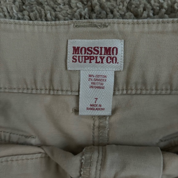 Khaki shorts with funky pattern - Picture 6 of 6